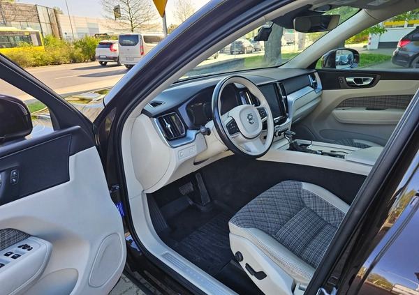 Volvo XC 60 cena 110900 przebieg: 125200, rok produkcji 2017 z Warszawa małe 67